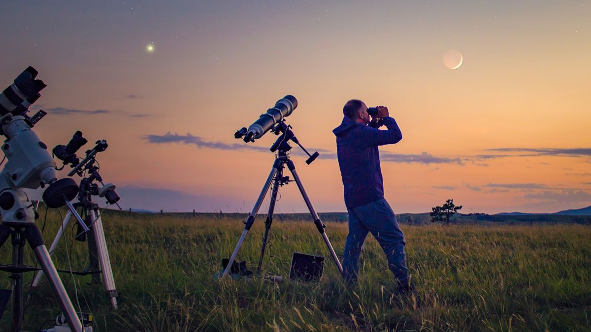 Observation Of Planets Through Telescope At  Astronomy And Space Science Centre 