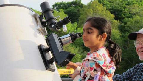 Observation Of Planets Through Telescope At  Astronomy And Space Science Centre 